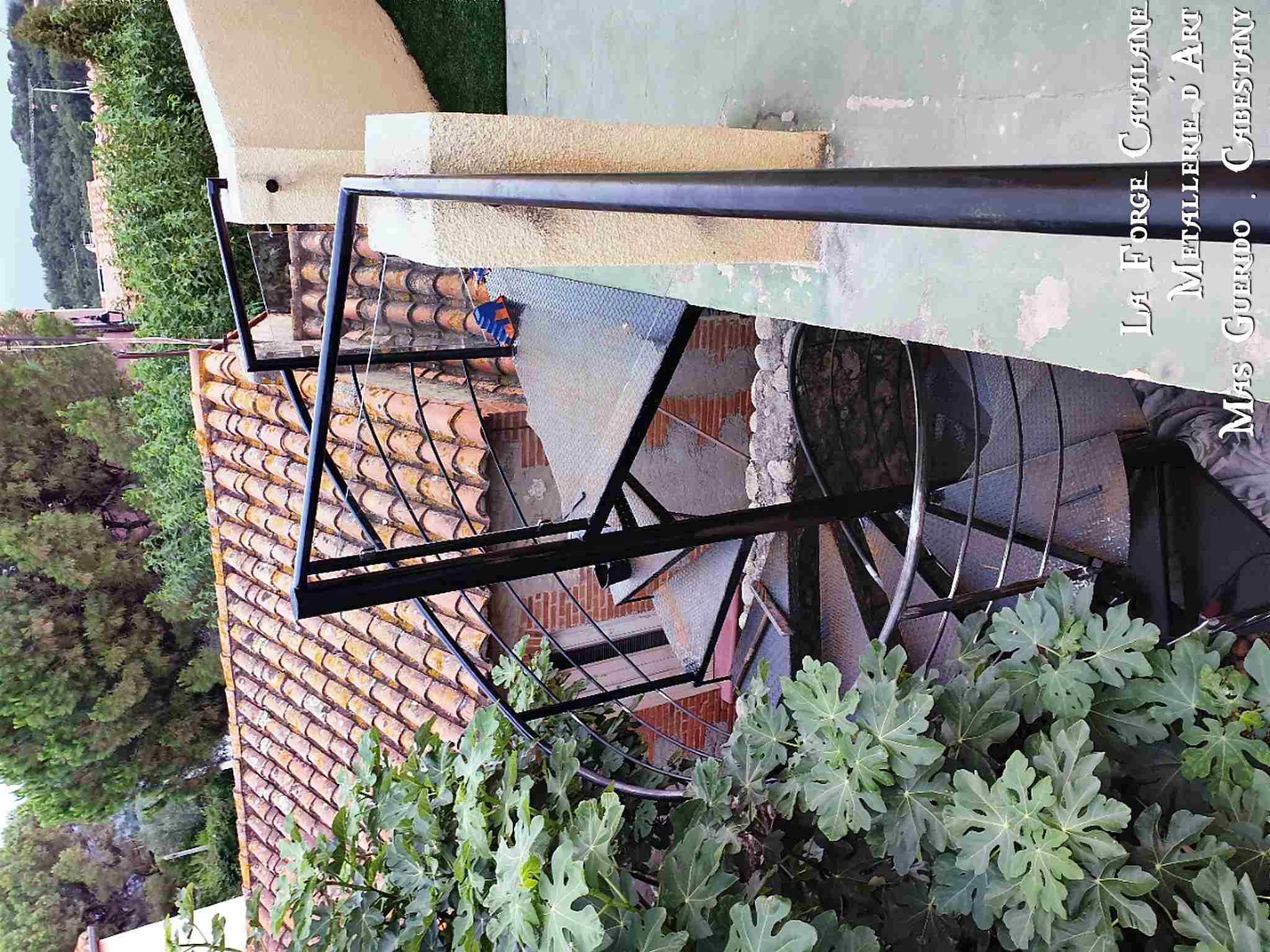 garde corps avec verre feuillete rampant tubulaire forge catalane.jpg